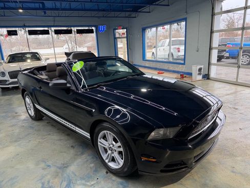 Used 2013 Ford Mustang Convertible image 14