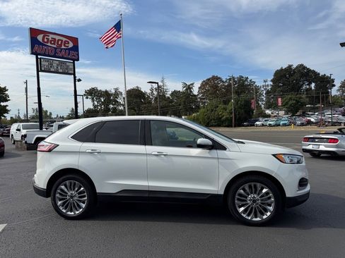 Used 2021 Ford Edge Titanium w/ Class II Trailer Tow Package image 11
