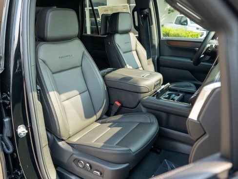 New 2026 GMC Yukon Denali w/ Advanced Technology Package AWD/4WD image 9