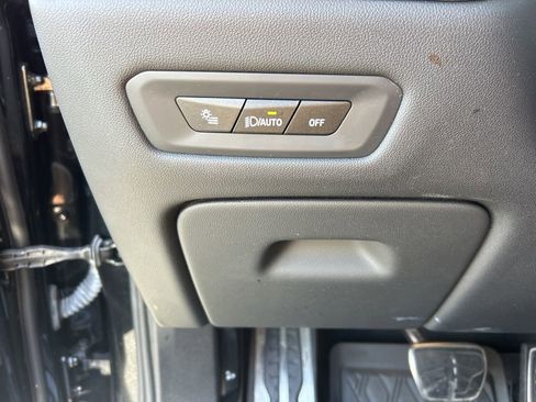 Used 2024 BMW X5 sDrive40i w/ M Sport Package image 9