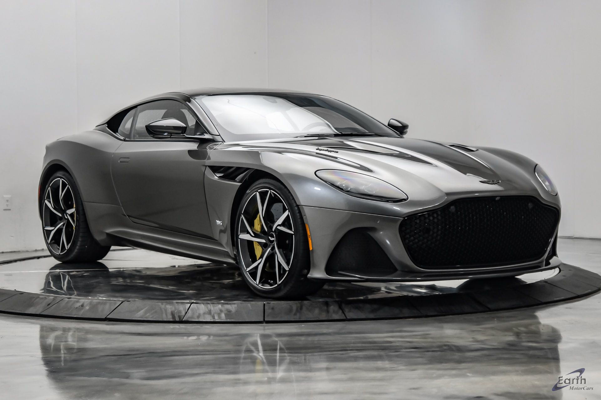 Used 2019 Aston Martin DBS Superleggera RWD image 25