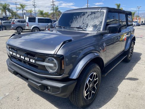 Used 2022 Ford Bronco Outer Banks AWD/4WD image 2