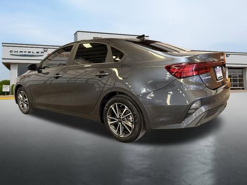 Used 2022 Kia Forte LXS image 3