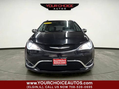 Used 2017 Chrysler Pacifica Limited w/ UConnect Theater Package FWD image 11
