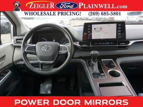 Used 2021 Toyota Sienna LE image 13