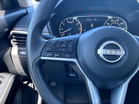 Used 2024 Nissan Altima 2.5 SV FWD image 23