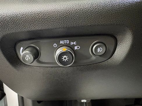 Used 2020 Chevrolet Traverse LT w/ LT Premium Package image 18