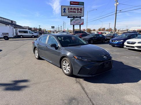 Used 2025 Toyota Camry LE FWD image 4