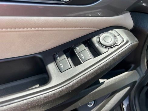 Used 2023 Chevrolet Traverse LT FWD image 11