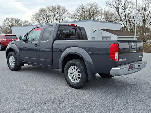 Used 2015 Nissan Frontier SV image 5