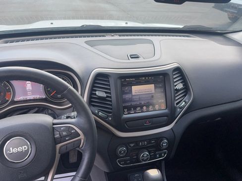 Used 2015 Jeep Cherokee Limited w/ Luxury Group AWD/4WD image 11