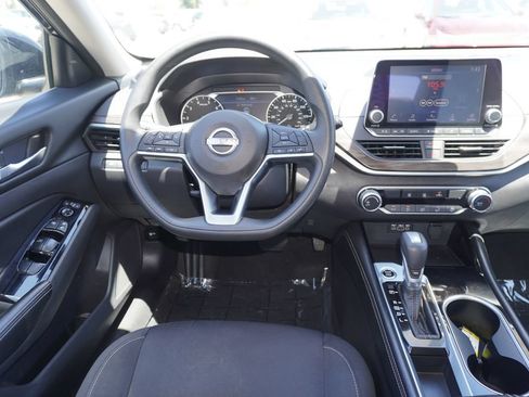 Used 2023 Nissan Altima 2.5 SV FWD image 13