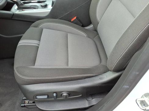 Used 2025 Chevrolet Blazer LT FWD image 23