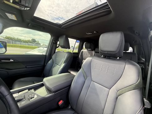 Used 2024 Lexus GX 550 AWD/4WD image 14