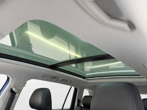 Used 2019 Volkswagen Tiguan SEL Premium image 11