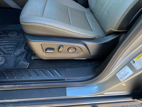 Used 2025 Chevrolet Colorado ZR2 w/ Technology Package image 17