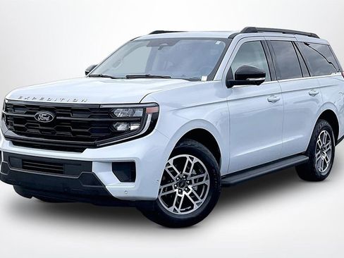 Used 2025 Ford Expedition Active AWD/4WD image 3