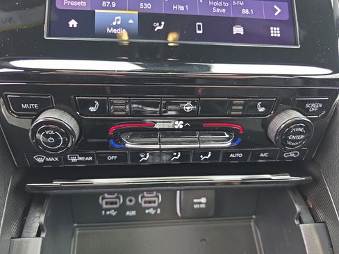 New 2025 Jeep Grand Cherokee Altitude image 9