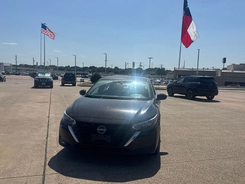 Certified 2025 Nissan Sentra SV FWD image 6