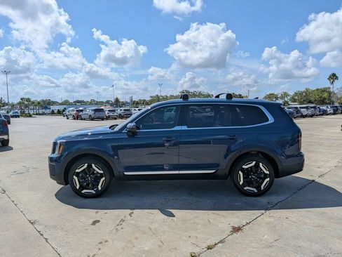 Used 2024 Kia Telluride EX w/ EX Captain's Chair Package AWD/4WD image 5