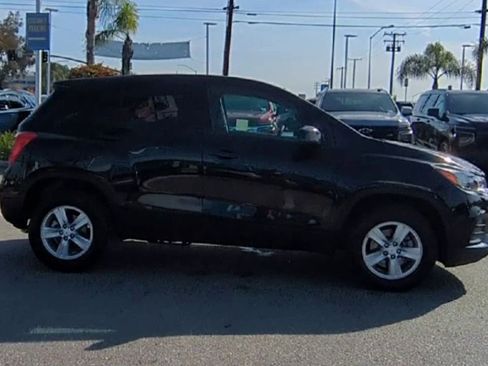 Used 2022 Chevrolet Trax LS w/ Tint and Cruise Package image 9