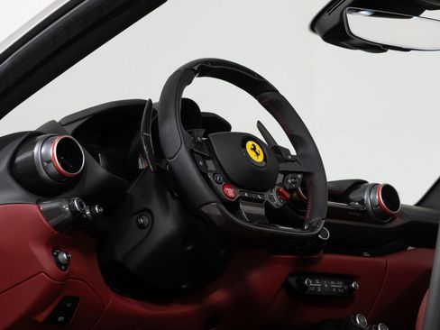 Used 2022 Ferrari 812 GTS image 31