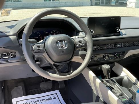 Certified 2025 Honda Accord SE image 22