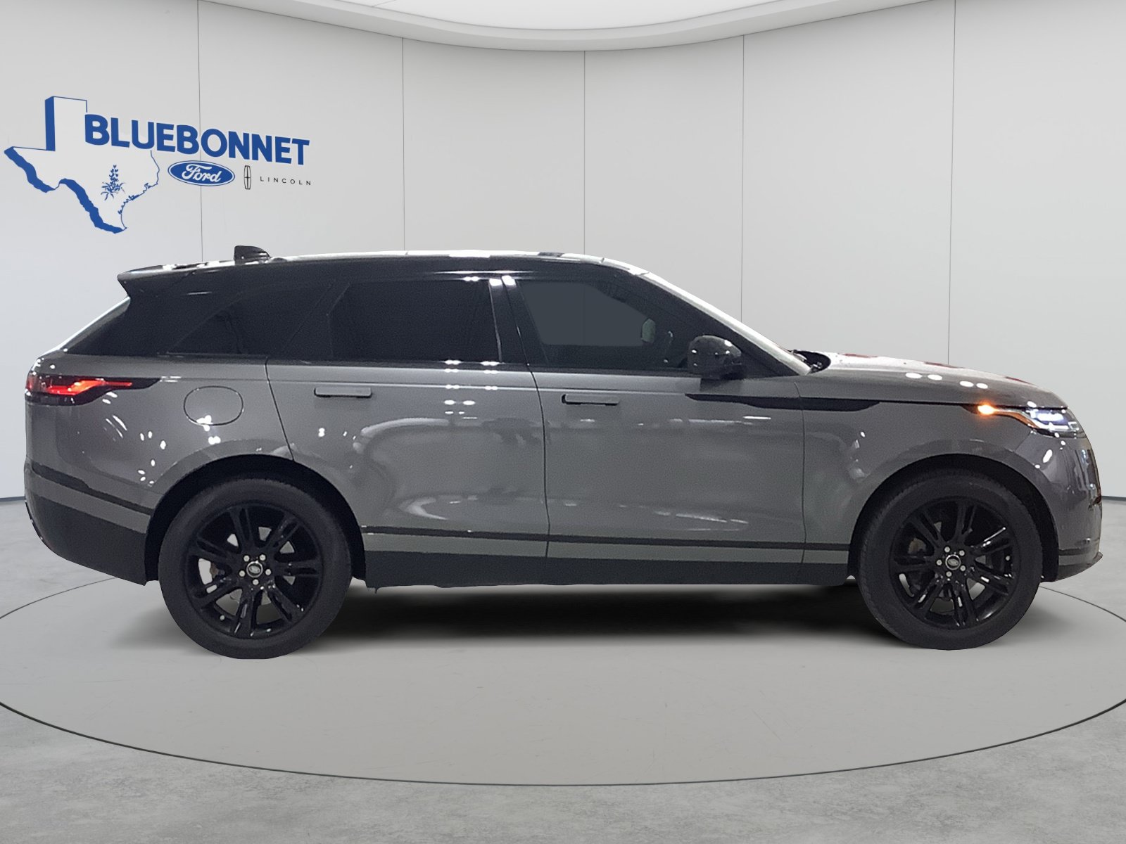 Used 2018 Land Rover Range Rover Velar S AWD/4WD image 4