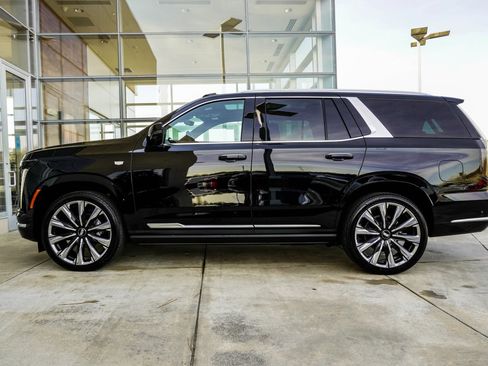 Used 2026 Cadillac Escalade Luxury w/ Touring Package AWD/4WD image 9
