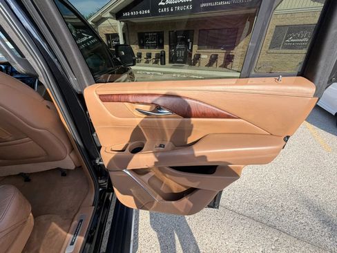 Used 2017 Cadillac Escalade AWD Platinum image 29