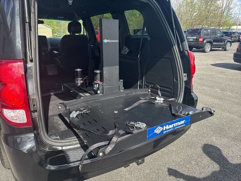 Used 2014 Dodge Grand Caravan SE FWD image 9