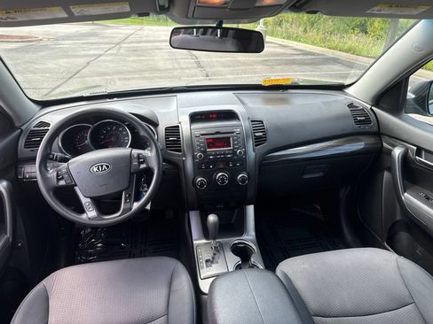 Used 2013 Kia Sorento LX AWD/4WD image 12