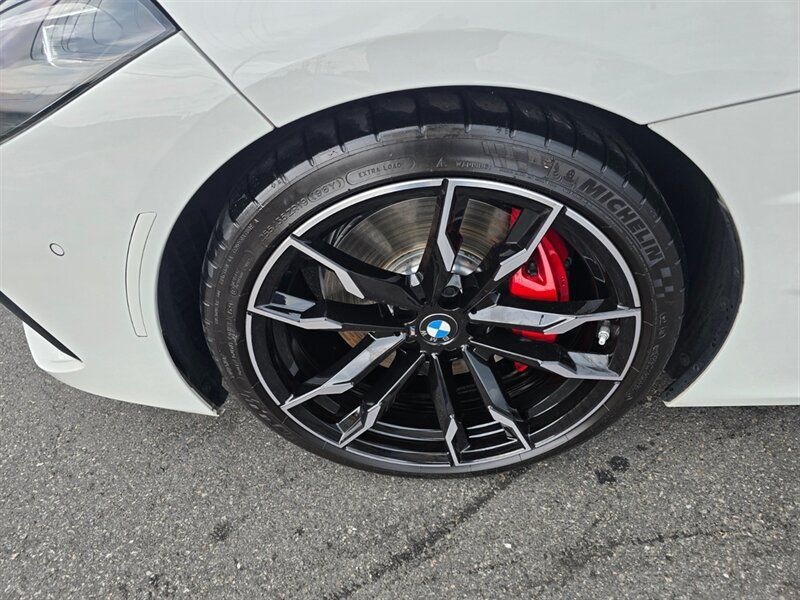 Used 2025 BMW Z4 M40i w/ Edition RWD image 13