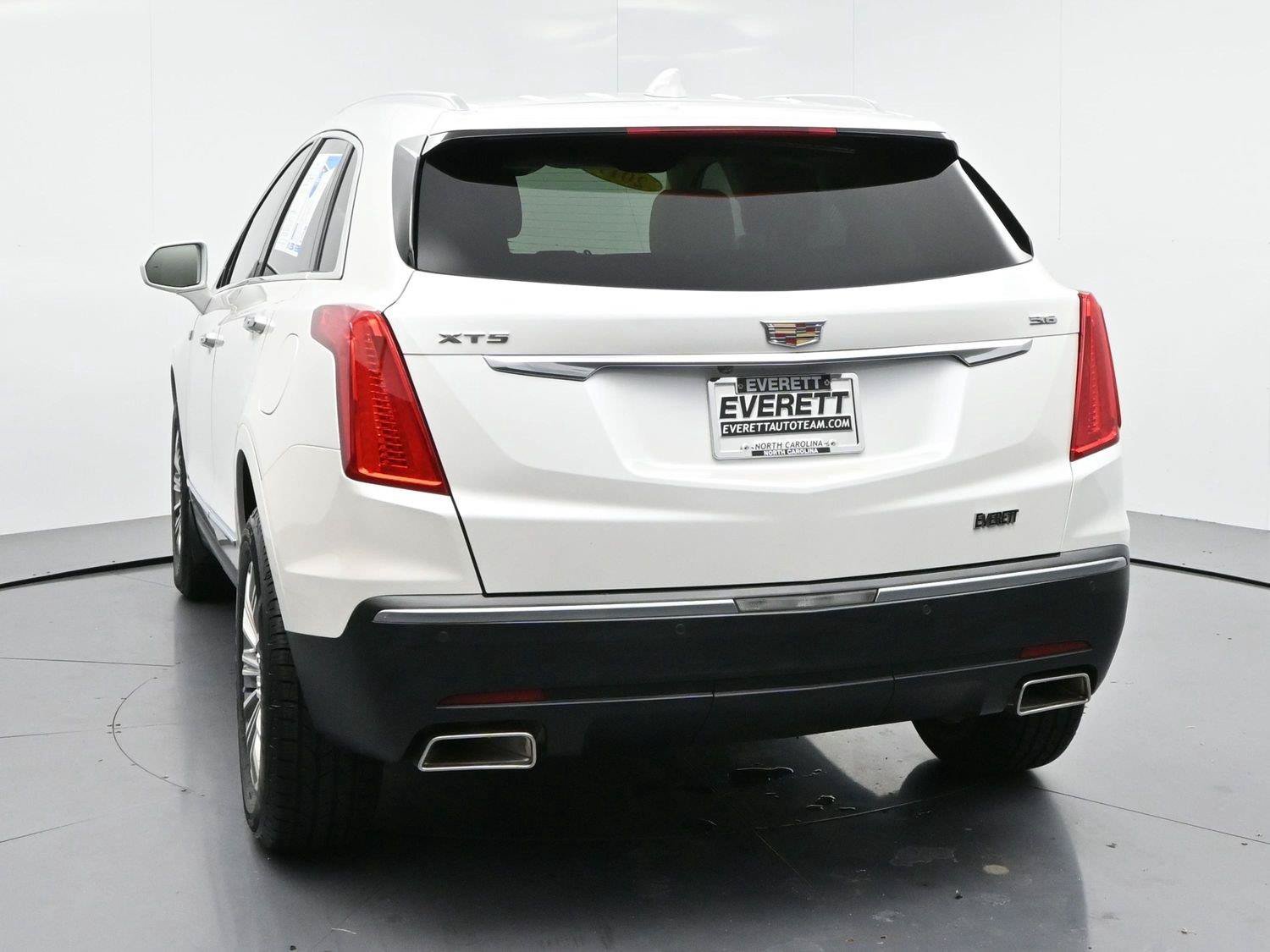 Used 2017 Cadillac XT5 Luxury w/ Driver Awareness Package FWD image 6