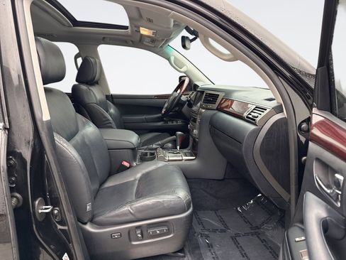 Used 2013 Lexus LX 570 4WD image 19