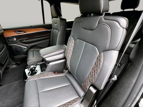 Used 2025 Jeep Grand Cherokee L Summit AWD/4WD image 21