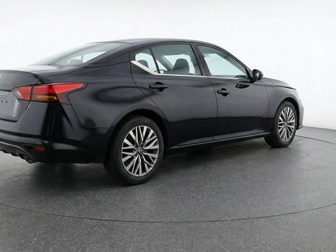 Used 2025 Nissan Altima 2.5 SV image 9