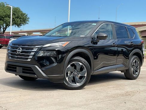 Used 2025 Nissan Rogue SV image 2