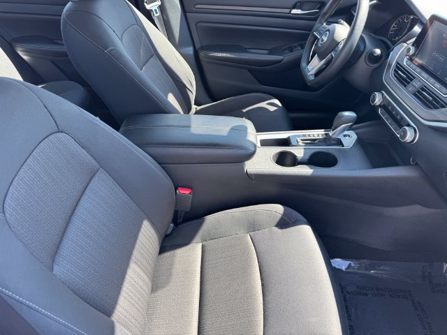 Used 2025 Nissan Altima 2.5 SV FWD image 6