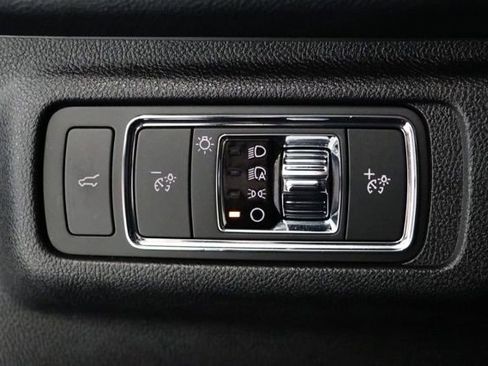 Used 2022 Lincoln Corsair AWD w/ Premium Package image 21