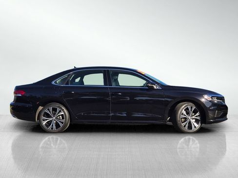 Used 2022 Volkswagen Passat 2.0T SE FWD image 3