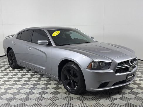 Used 2013 Dodge Charger SE w/ Connectivity Group image 3