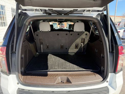 Used 2021 Chevrolet Suburban LT image 16