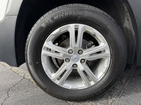 Used 2024 GMC Terrain SLE image 31