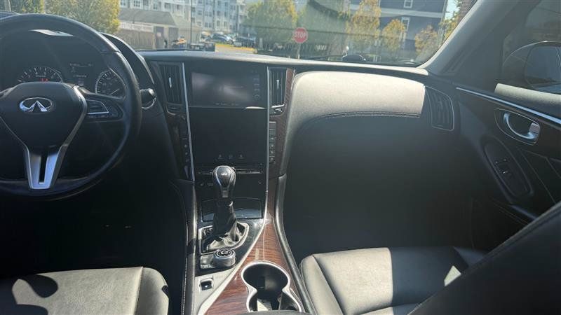 Used 2019 INFINITI Q50 Luxe w/ Essential Package (3.0T Luxe) AWD/4WD image 25