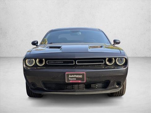 Used 2019 Dodge Challenger SXT image 2