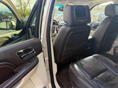 Used 2013 Cadillac Escalade ESV Platinum AWD/4WD image 10