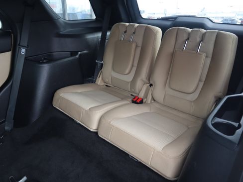 Used 2017 Ford Explorer XLT image 44