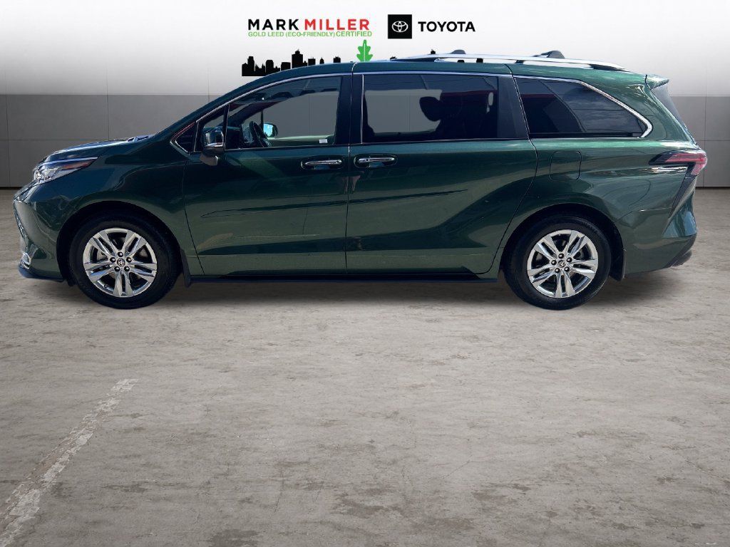 Certified 2022 Toyota Sienna Limited AWD/4WD image 2