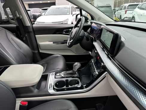 Used 2024 Kia Carnival SX Prestige image 27